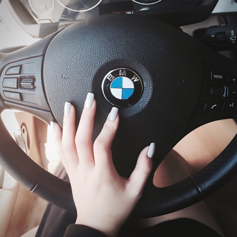 За рулем БМВ