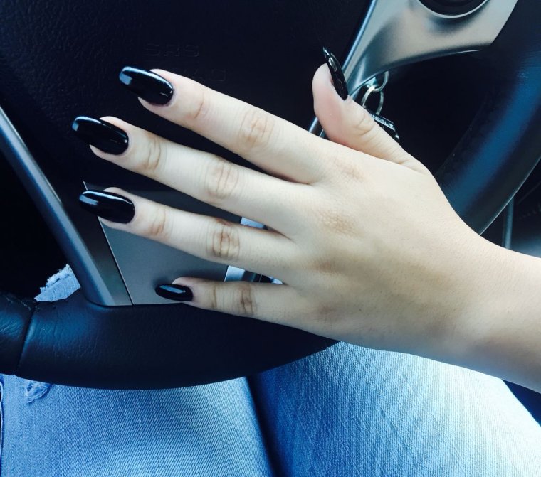 Маникюр на темные руки на длинные ногти