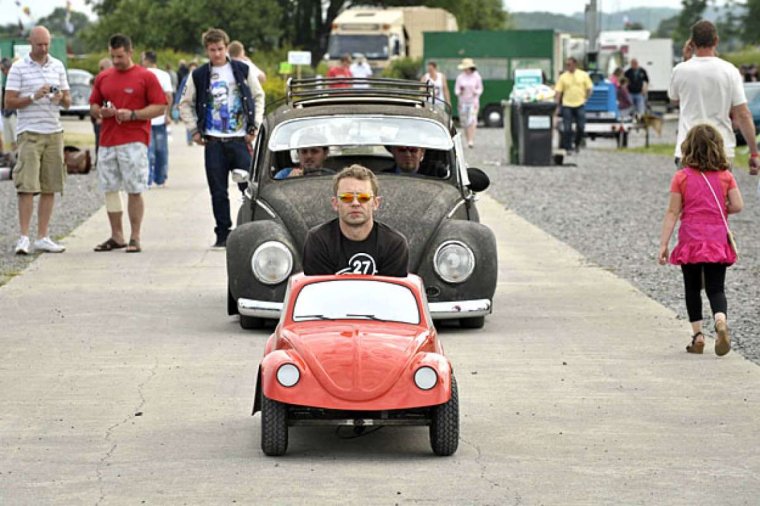 В маленькой машине