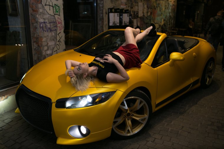 Миниатюрный автомобиль для женщины