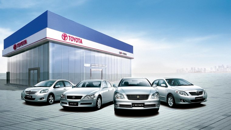 Машины Тойота в ряд