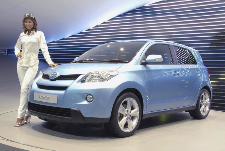 Toyota Urban 2000