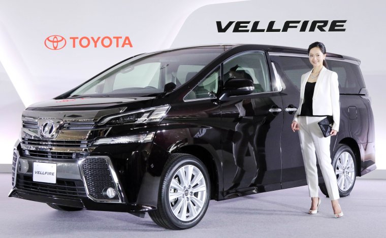 Тойота Веллфайр 2021
