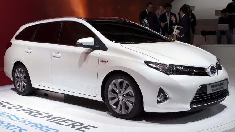 Новая Тойота аурис 2013