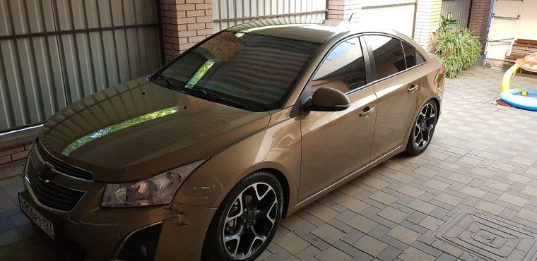 Круз бежевый на 18 дисках