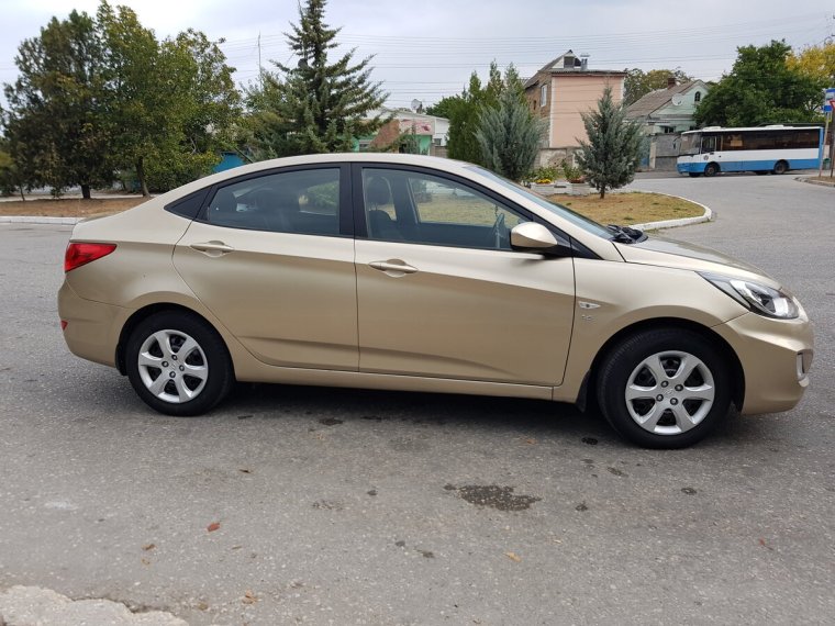 Hyundai Solaris 2014 бежевый