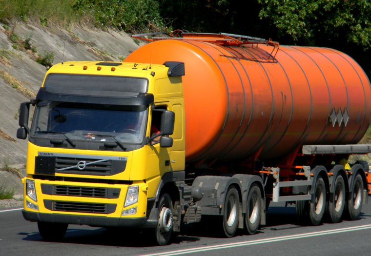 Вольво бензовоз