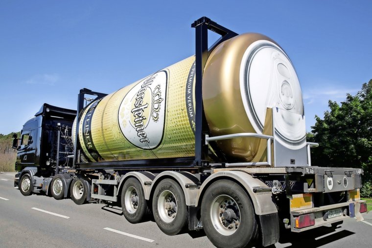 Машина с бочкой пива