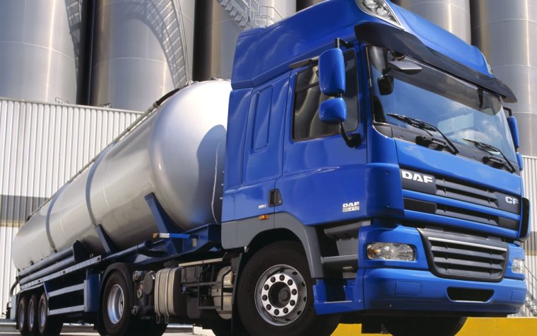 Фура с цистерной