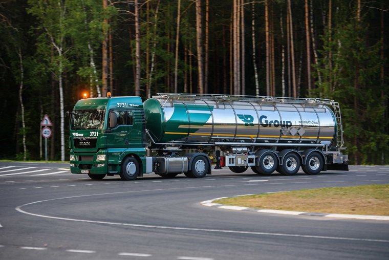 Скания тягач с цистерной