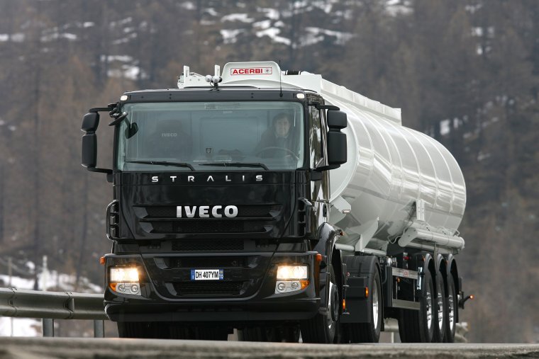 Iveco Stralis с цистерной
