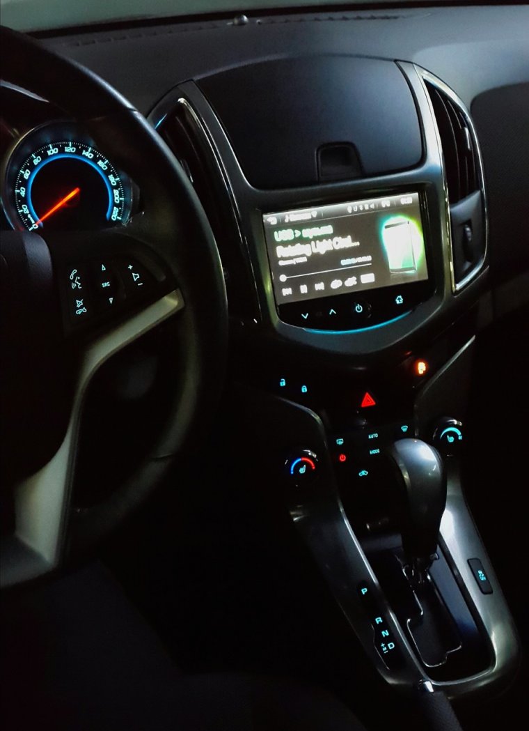 Шевроле Круз салон в темноте