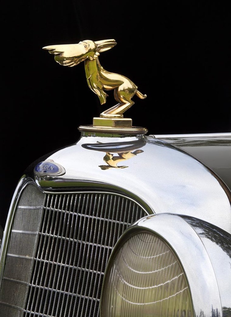 Статуэтка машина