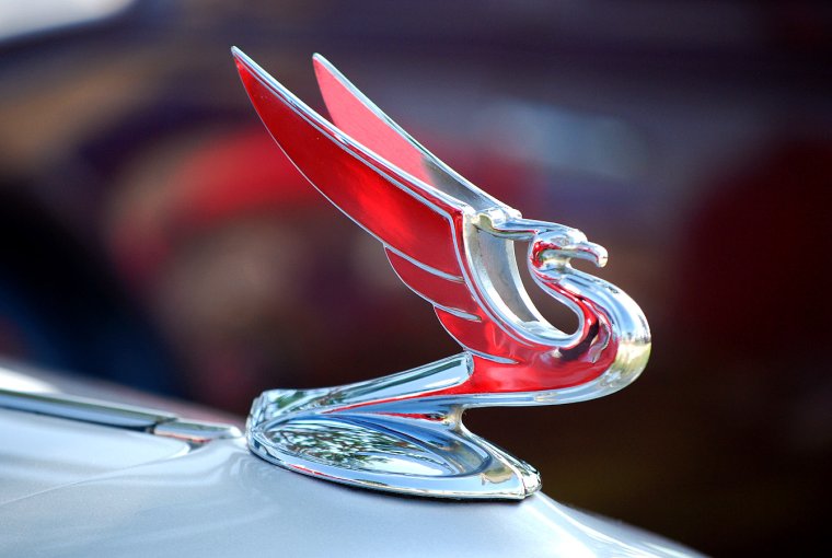 Статуэтка на капот автомобиля