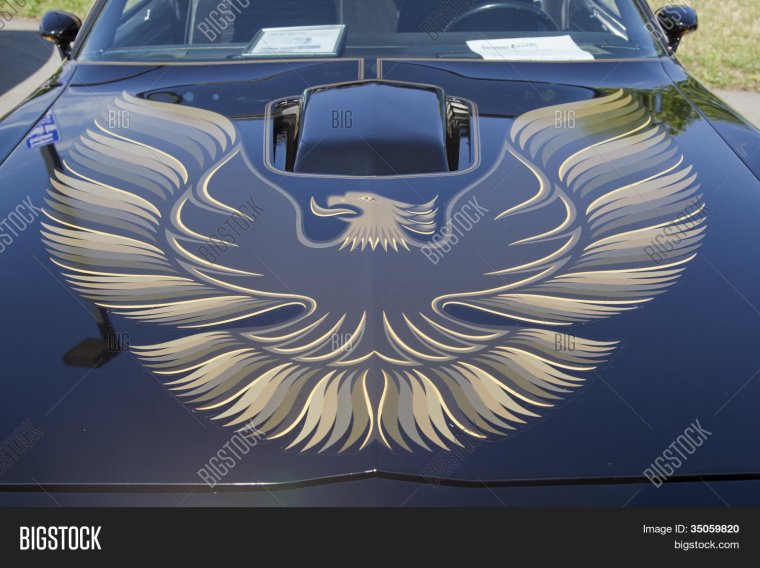 Тачка с орлом на капоте