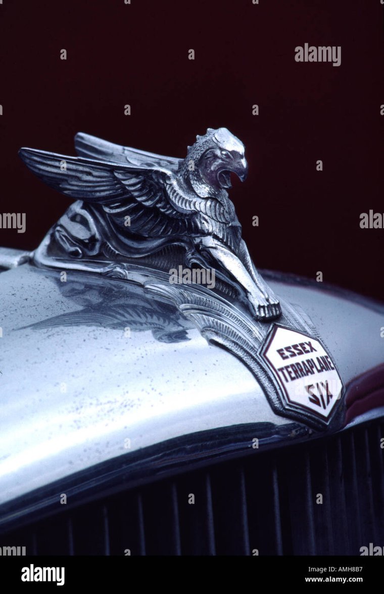 Статуэтка на капот автомобиля