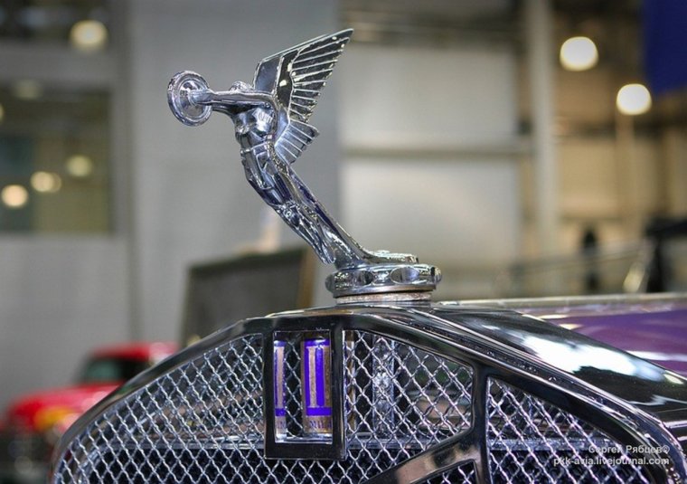 Маскоты на капотах автомобилей