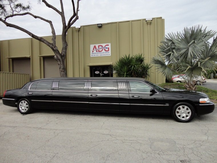 Линкольн Таун кар лимузин 2011