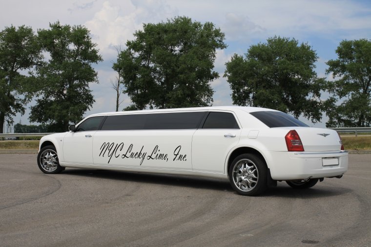 Крайслер 300с лимузин 2015