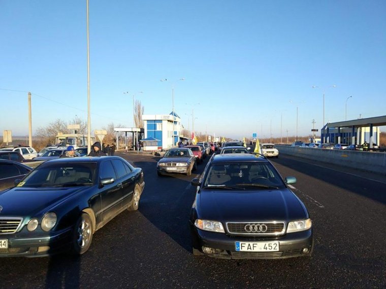 Фото с машины на въезд в Киев