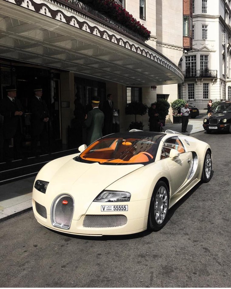 Бугатти автомобиль на Таджикистан