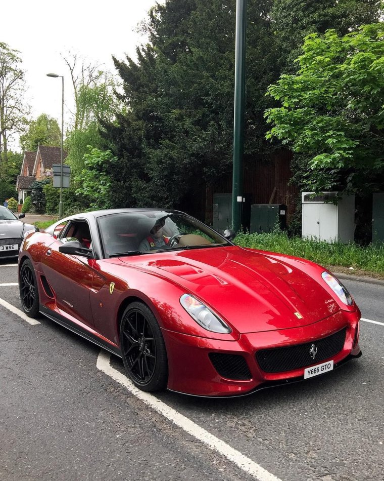 Ferrari 599 GTO красная