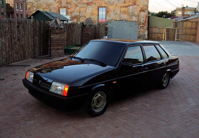 ВАЗ 21099 черная тонированная