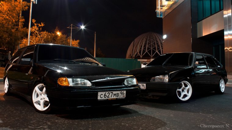 Черная Приора и ВАЗ 2114