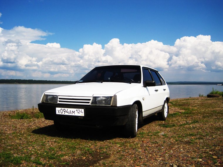 Машина 2109 белая