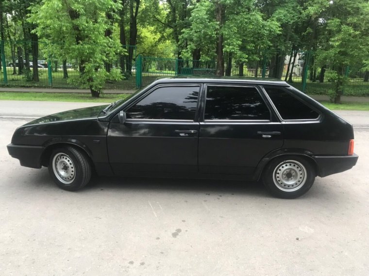 ВАЗ 2109 черного цвета