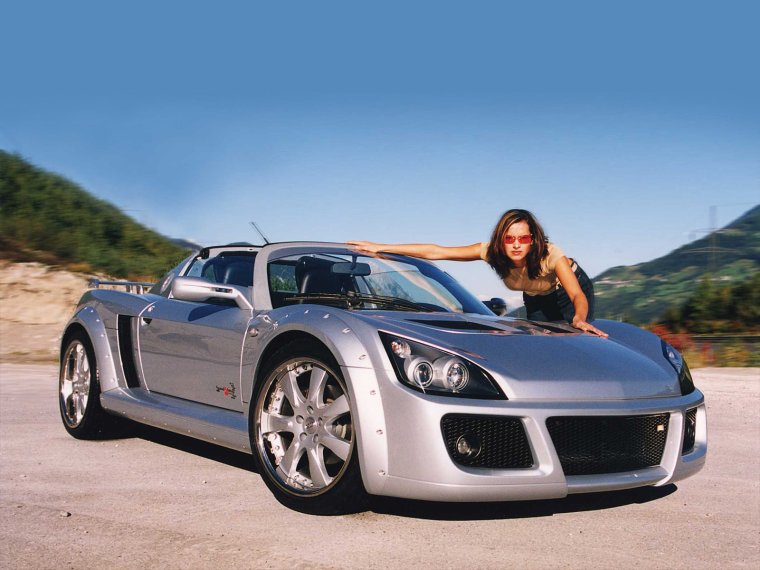 Девушки и спортивные машины