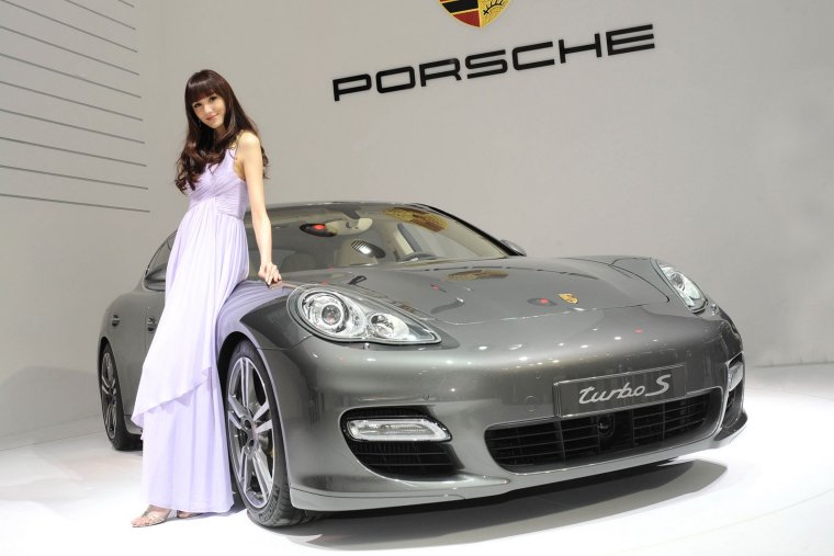 Мазерати и девушка