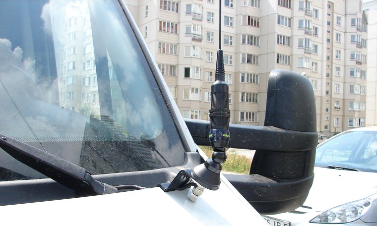 Кронштейн для антенны рации на автомобиль