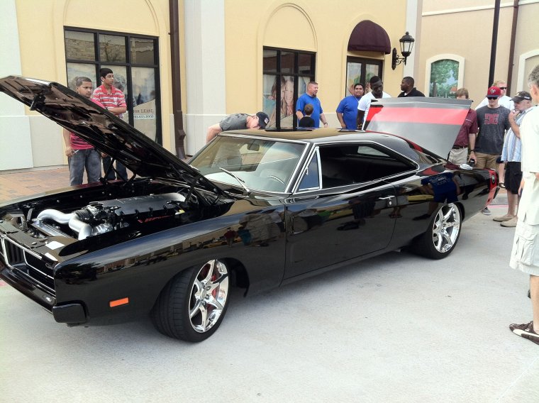 Додж Чарджер 1969 с нагнетателем