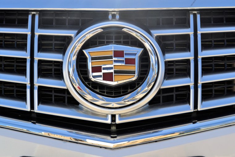 Cadillac Escalade значок