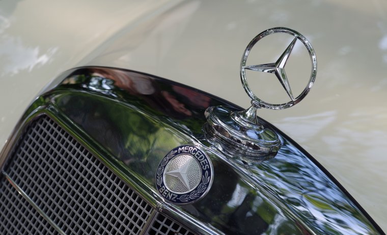 Комплектация Авангард значок Мерседес w210