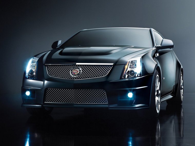 Cadillac CTS спереди