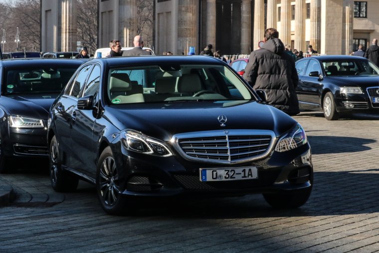 Дипломат номера АН w222