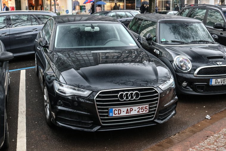 Номера дипломатических машин