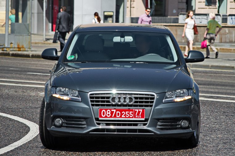 Красный номер автомобиля