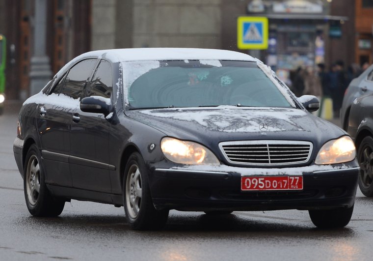 W140 на дипломатических номерах