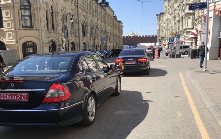 Машина посольства