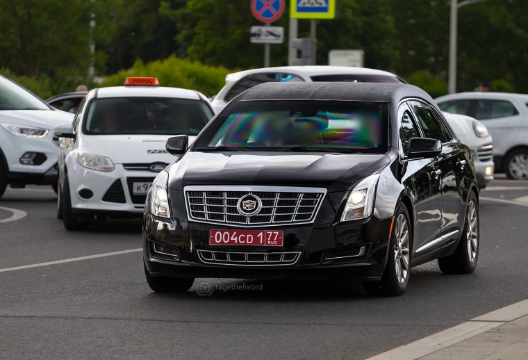 004cd1 77 посол США машина едет