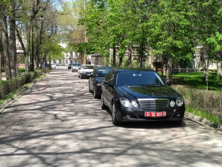 Посольские машины