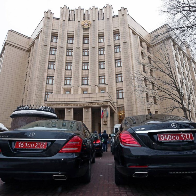 Машины посольства США В России