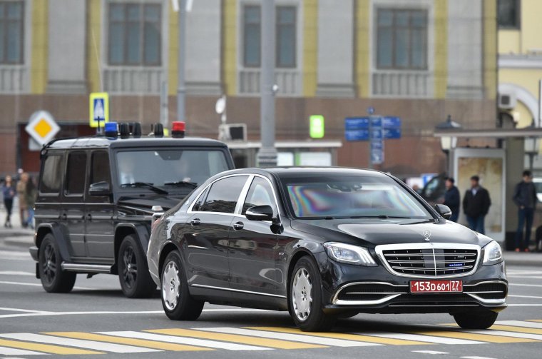 Мерседес 600 с охраной АМР