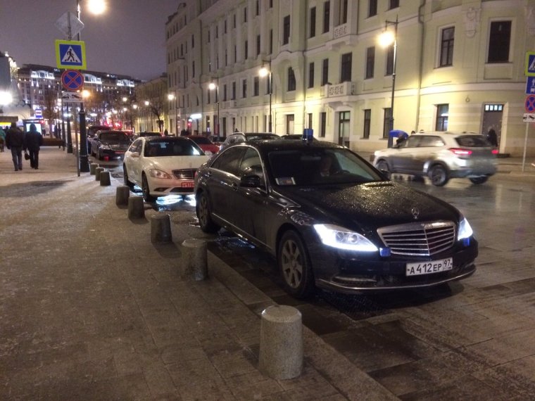 Стоянка дипломатического авто