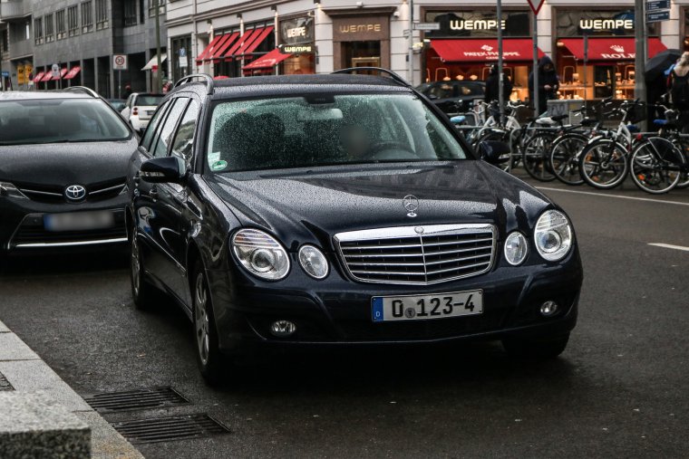 Дипломатические машины