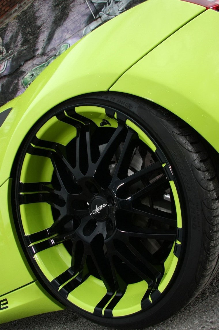 Audi r8 кислотного цвета