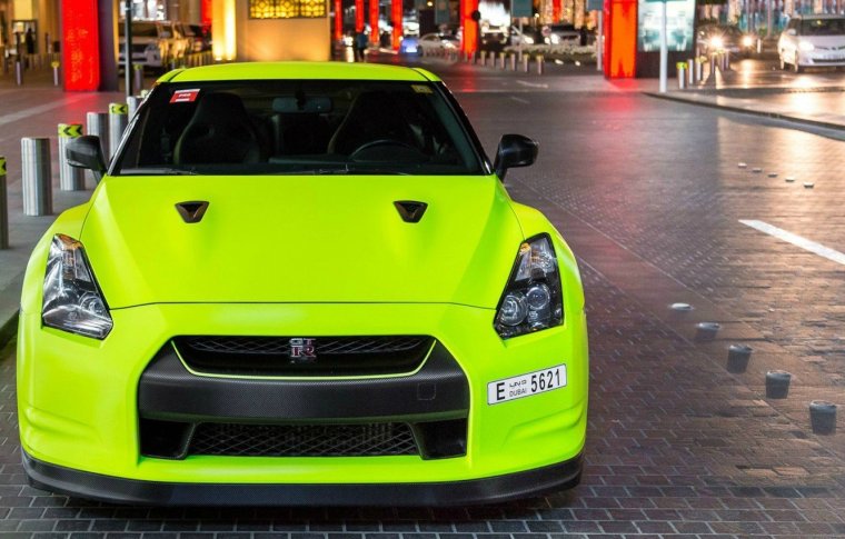 Ниссан ГТР В кислотно зеленом